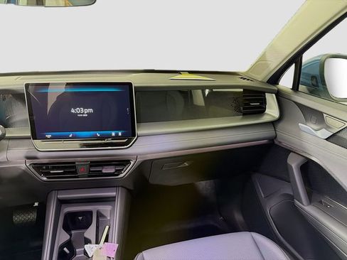 New 2026 Volkswagen Tiguan SE FWD image 24
