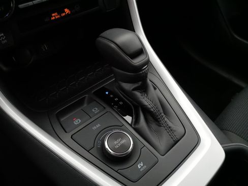 Certified 2025 Toyota RAV4 LE image 24