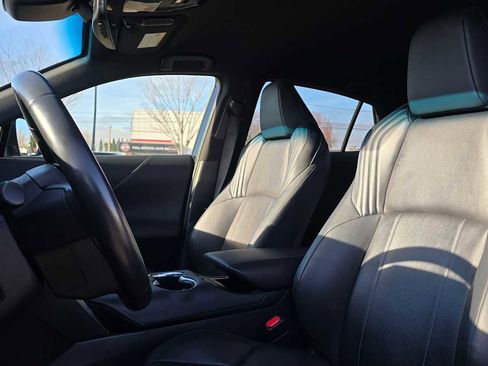 Used 2021 Toyota Venza XLE w/ Softex Package image 25