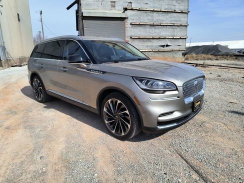 Used 2023 Lincoln Aviator Reserve w/ Equipment Group 201A image 2
