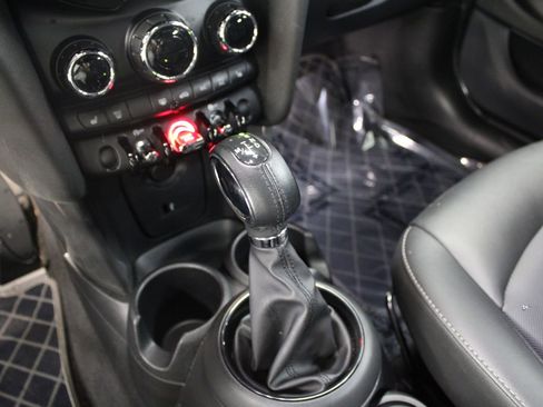 Used 2019 MINI Cooper 4-Door Hardtop image 16