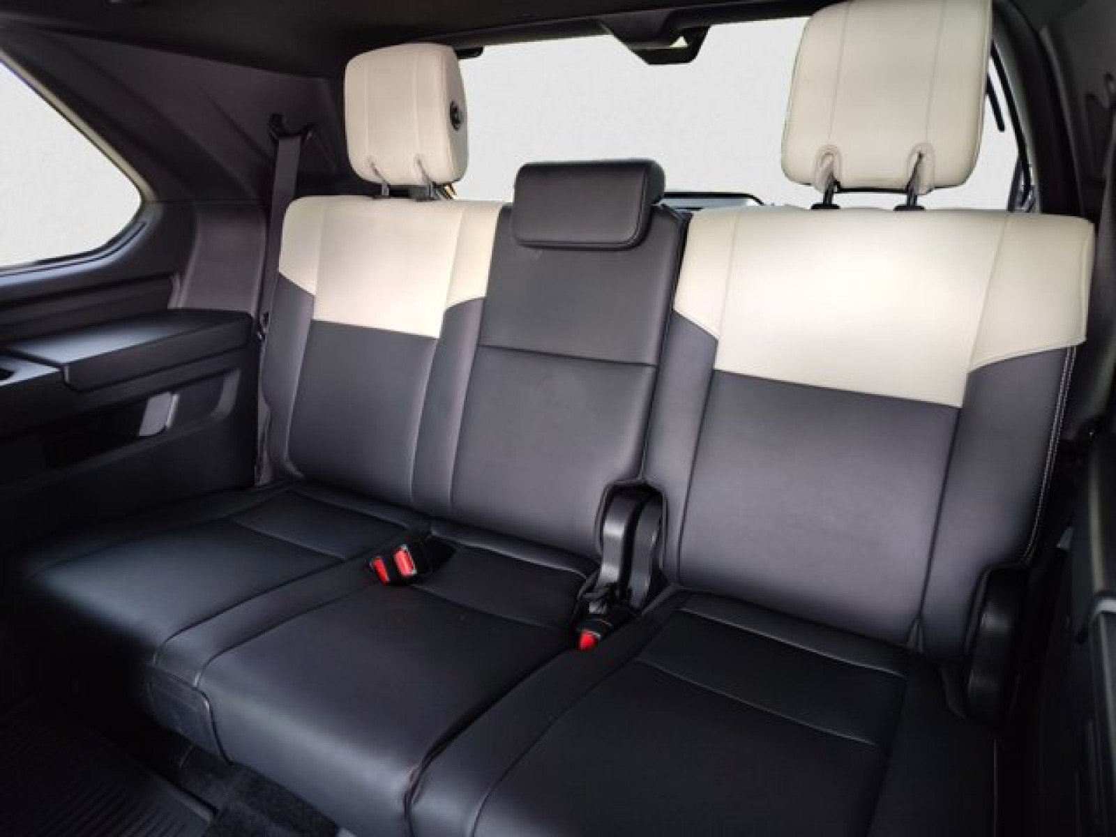 Used 2024 Toyota Sequoia Capstone AWD/4WD image 19