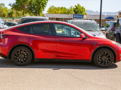 Used 2024 Tesla Model Y 2WD image 5