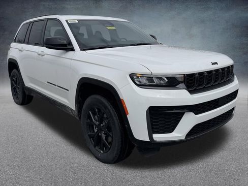 New 2026 Jeep Grand Cherokee Altitude AWD/4WD image 2