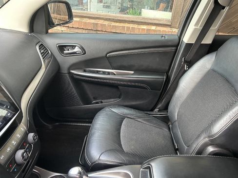 Used 2015 Dodge Journey Crossroad w/ Flexible Seating Group image 11