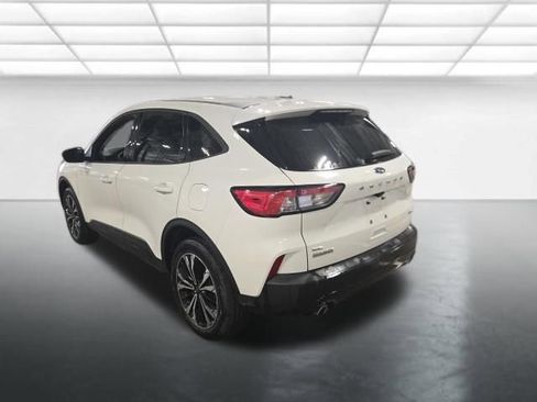 Used 2021 Ford Escape SE w/ SE Sport Appearance Package image 9