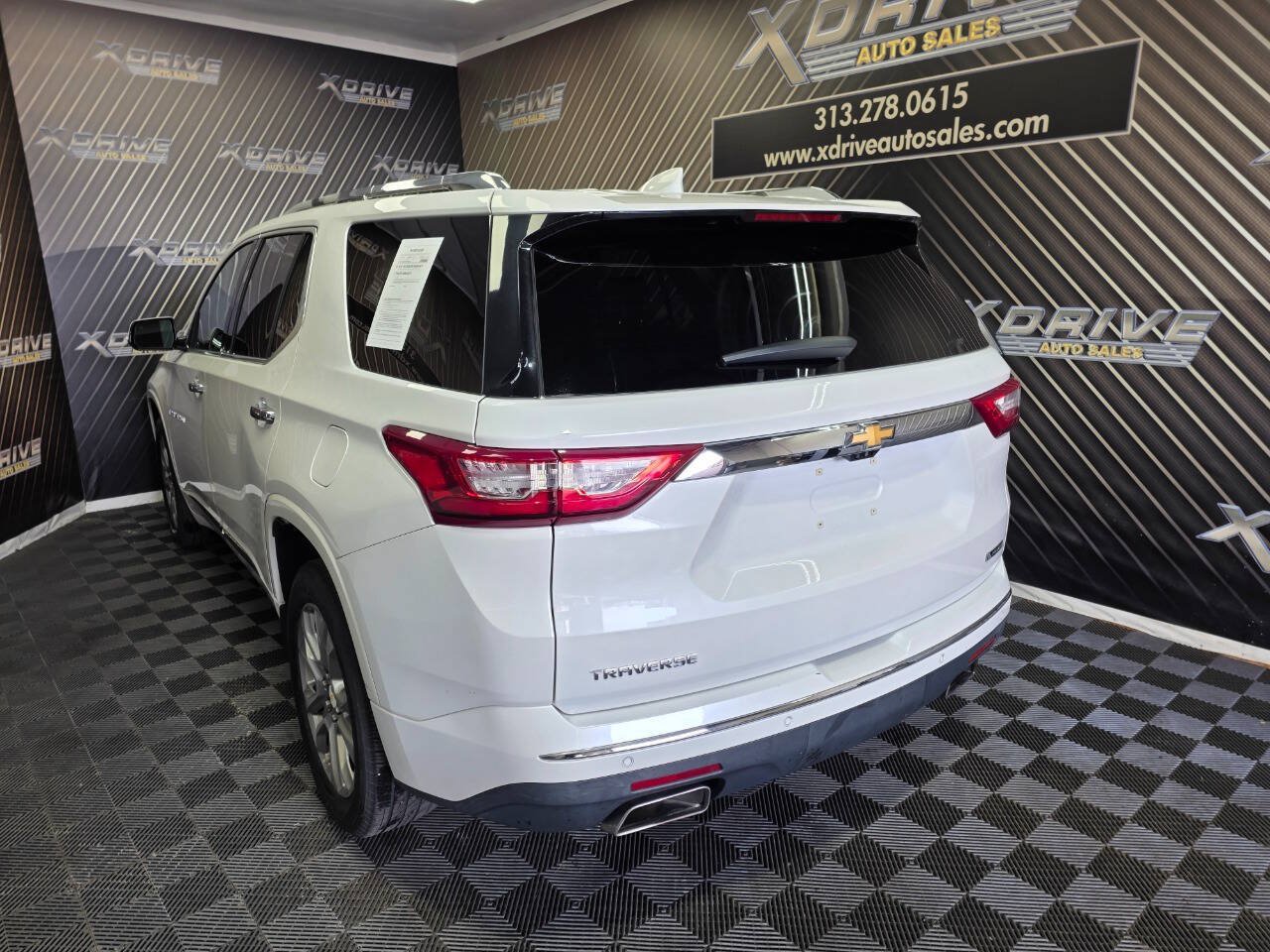 Used 2018 Chevrolet Traverse Premier w/ Driver Confidence II Package FWD image 11