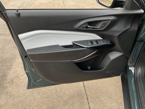 Used 2025 Chevrolet Trax LT w/ LT Convenience Package image 12