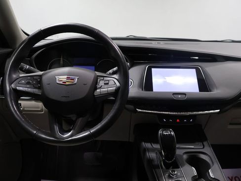 Used 2023 Cadillac XT4 Premium Luxury image 18