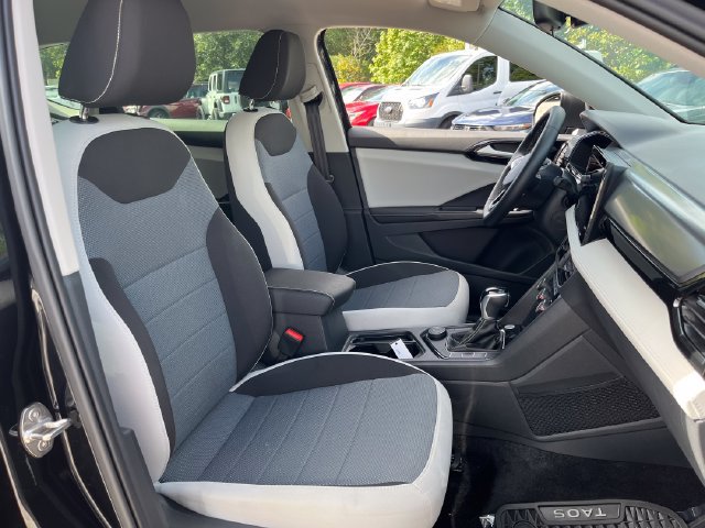 Certified 2025 Volkswagen Taos S AWD/4WD image 19