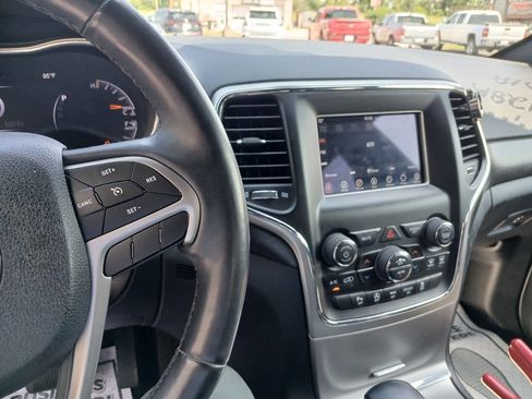 Used 2018 Jeep Grand Cherokee Laredo AWD/4WD image 26