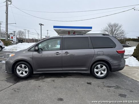 Used 2018 Toyota Sienna LE image 8