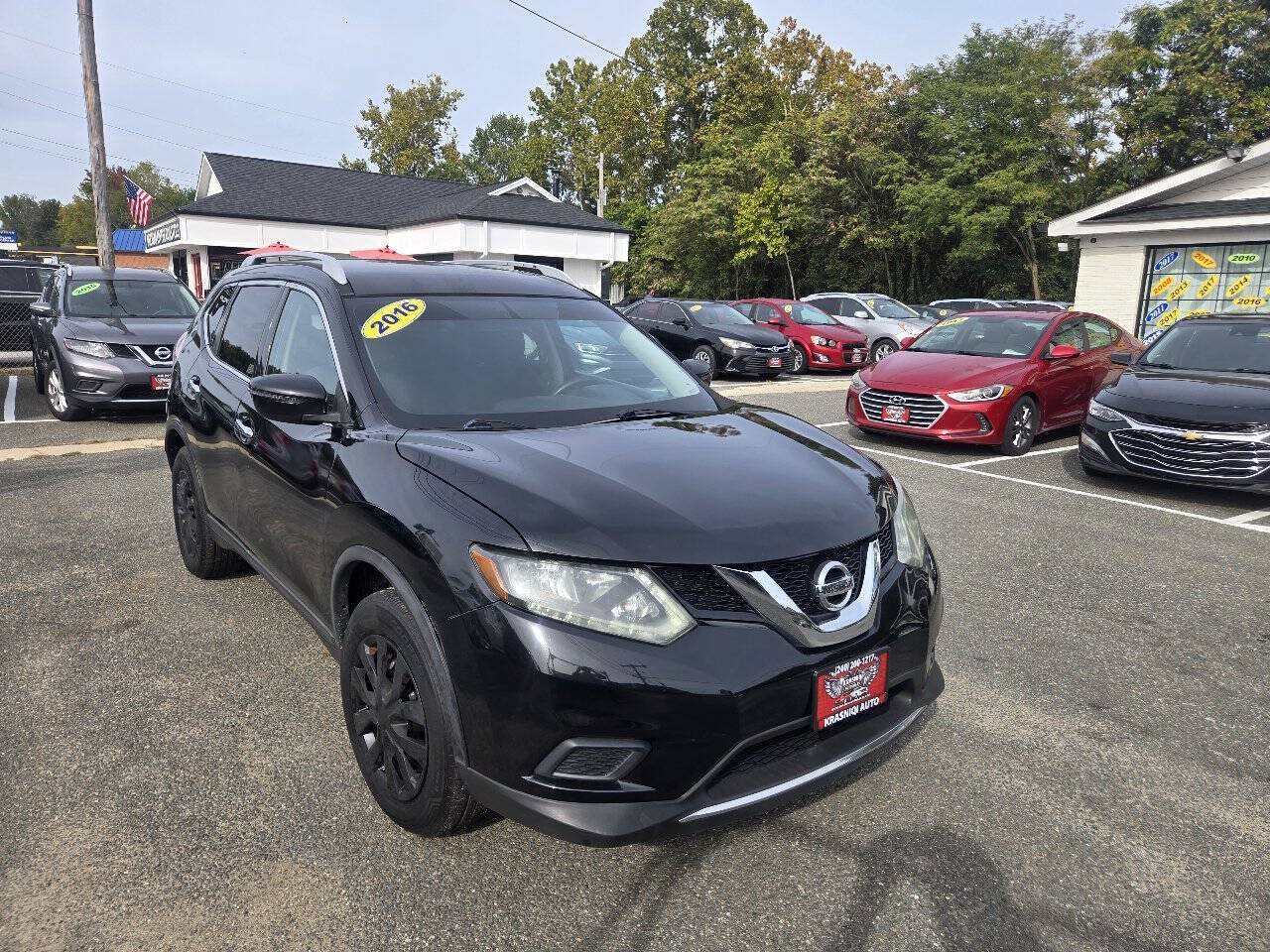 Used 2016 Nissan Rogue S w/ Appearance Package AWD/4WD image 4