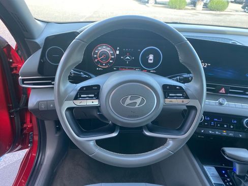 Used 2025 Hyundai Elantra SEL image 28