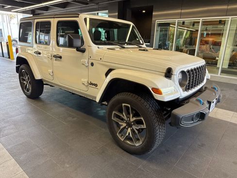 Used 2024 Jeep Wrangler Unlimited AWD/4WD image 8