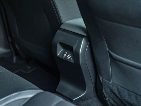 Used 2025 Subaru Crosstrek 2.0i Premium image 41