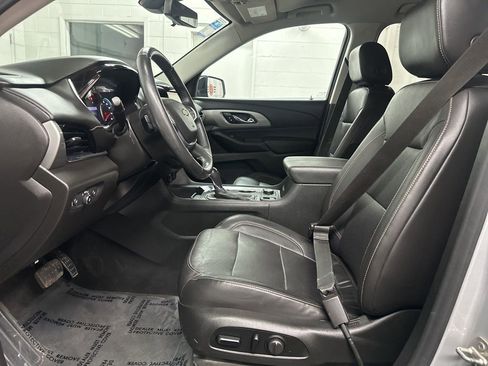 Used 2021 Chevrolet Traverse RS image 20