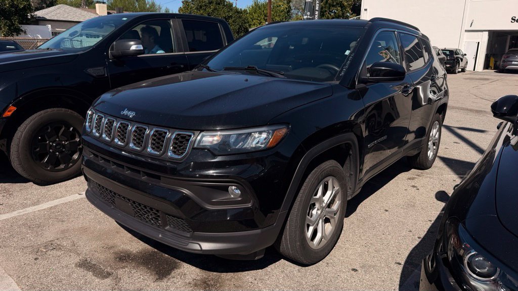 Used 2024 Jeep Compass Latitude AWD/4WD image 2