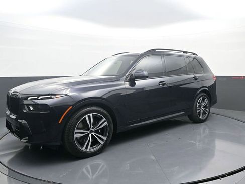 Used 2024 BMW X7 xDrive40i w/ Executive Package image 4