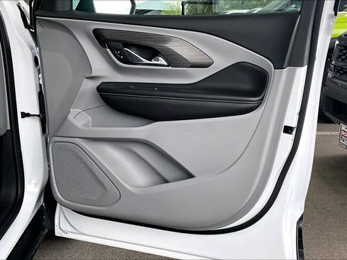 Used 2023 GMC Terrain SLT image 21