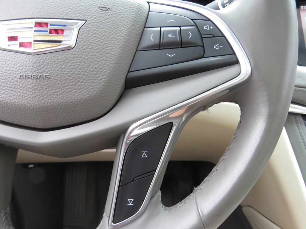 Used 2017 Cadillac XT5 Luxury w/ Driver Awareness Package AWD/4WD image 23