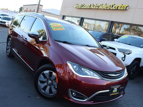 Used 2017 Chrysler Pacifica Platinum image 46