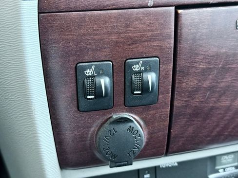 Used 2013 Toyota Sienna XLE w/ Premium Pkg image 50