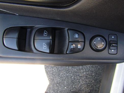 Used 2024 Nissan Kicks S FWD image 11