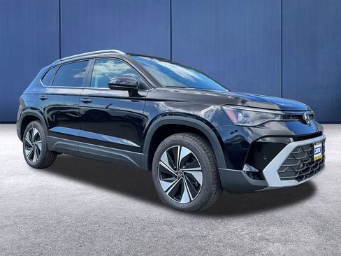 New 2025 Volkswagen Taos SE image 24
