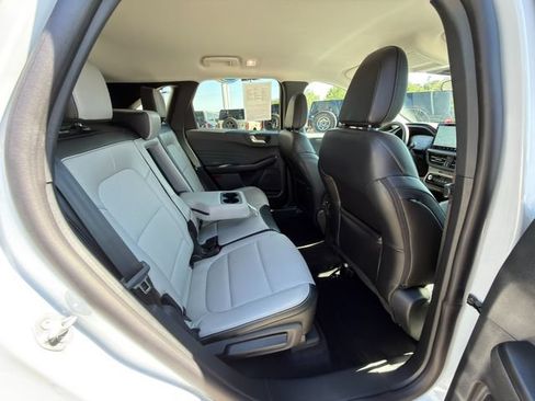 Used 2025 Ford Escape SE FWD image 10
