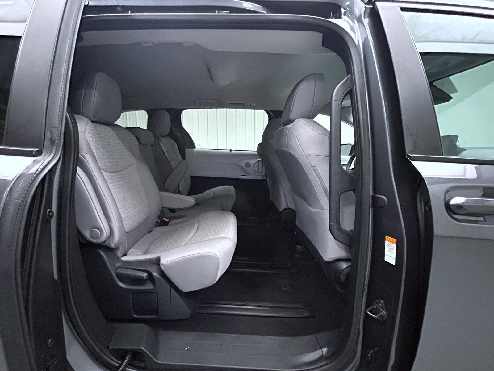 Used 2025 Toyota Sienna LE FWD image 17