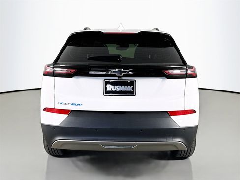 Used 2022 Chevrolet Bolt EUV LT w/ Convenience Package image 6