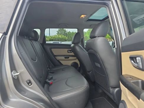 Used 2013 Kia Soul ! FWD image 36