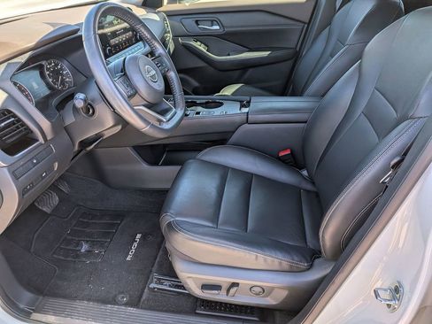 Used 2023 Nissan Rogue SL w/ SL Premium Package image 11