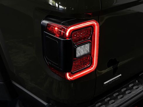 Used 2022 Jeep Gladiator Rubicon w/ LED Lighting Group AWD/4WD image 14