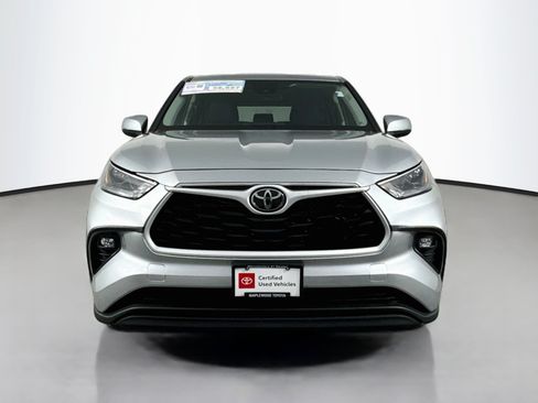 Certified 2024 Toyota Highlander LE AWD/4WD image 2