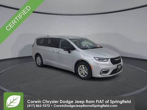 Certified 2024 Chrysler Pacifica Touring-L image 3