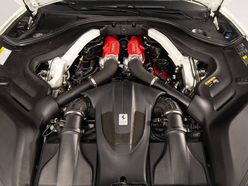 Certified 2020 Ferrari Portofino image 38