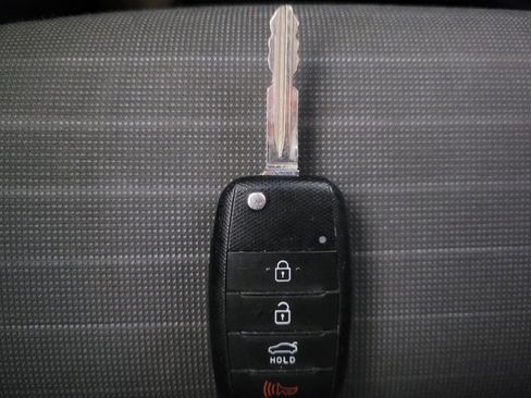 Used 2016 Kia Forte LX image 32