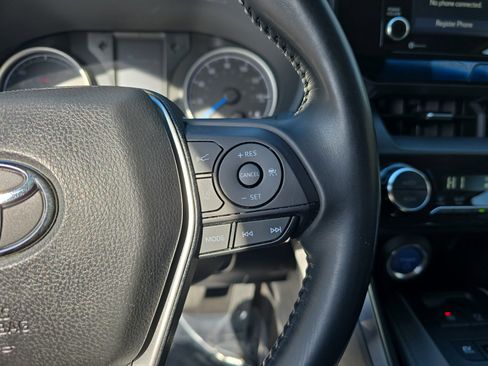 Used 2021 Toyota Venza LE image 17