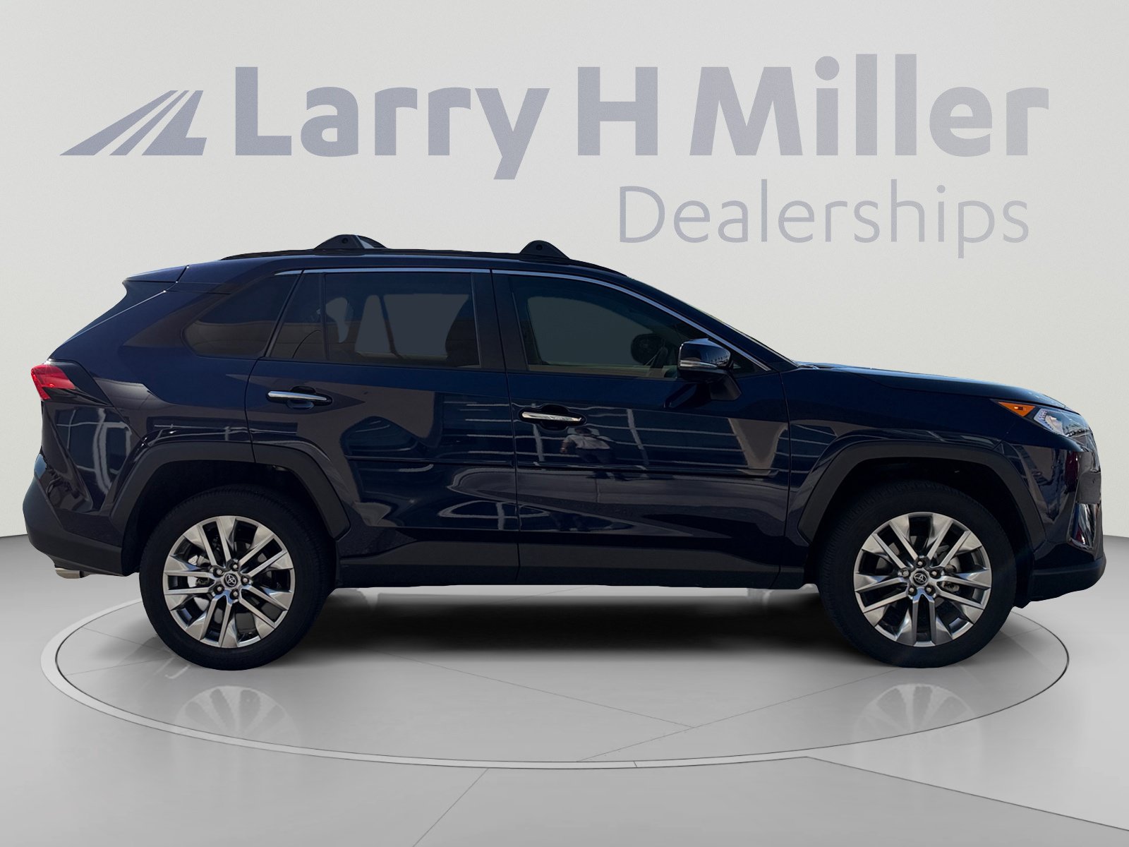 Used 2020 Toyota RAV4 Limited FWD image 6