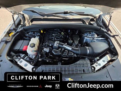 Used 2023 Jeep Grand Cherokee Altitude AWD/4WD image 26