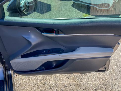 Used 2018 Toyota Camry LE image 21