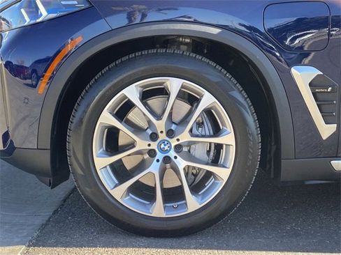 Certified 2024 BMW X5 xDrive50e w/ Premium Package image 11