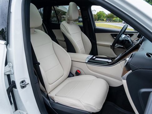 Used 2023 Mercedes-Benz GLC 300 4MATIC w/ Exclusive Trim Package image 27