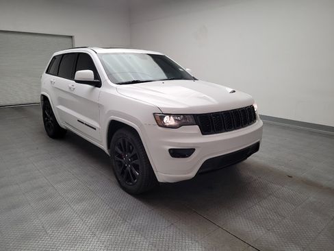 Used 2018 Jeep Grand Cherokee Altitude image 13