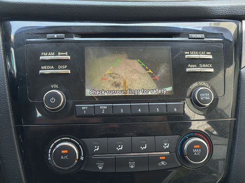 Used 2016 Nissan Rogue S FWD image 21
