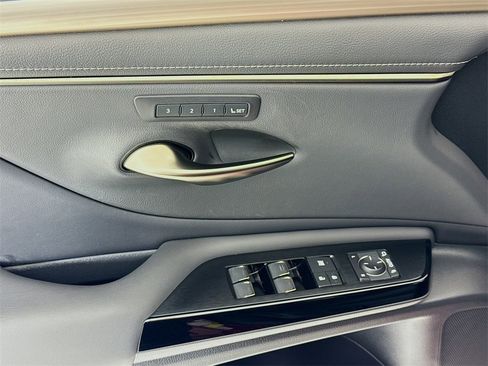 Used 2022 Lexus ES 350 F Sport image 11