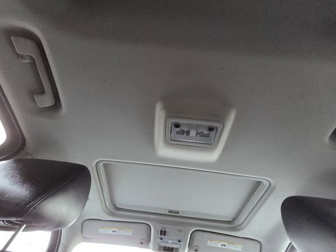 Used 2013 Chevrolet Avalanche LTZ image 21