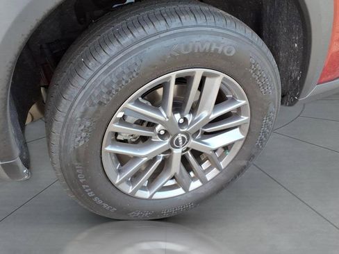 Used 2025 Nissan Rogue S image 5